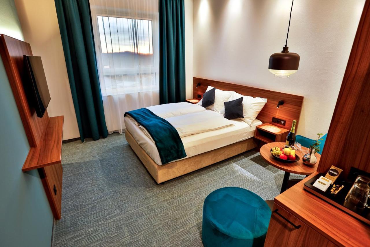 Hotel Das Zeit Lenzing Extérieur photo