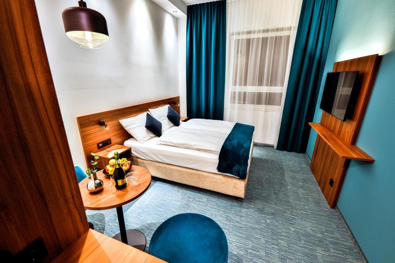 Hotel Das Zeit Lenzing Extérieur photo