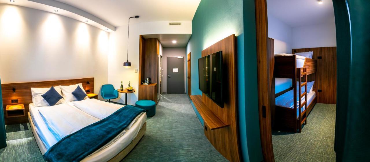 Hotel Das Zeit Lenzing Extérieur photo